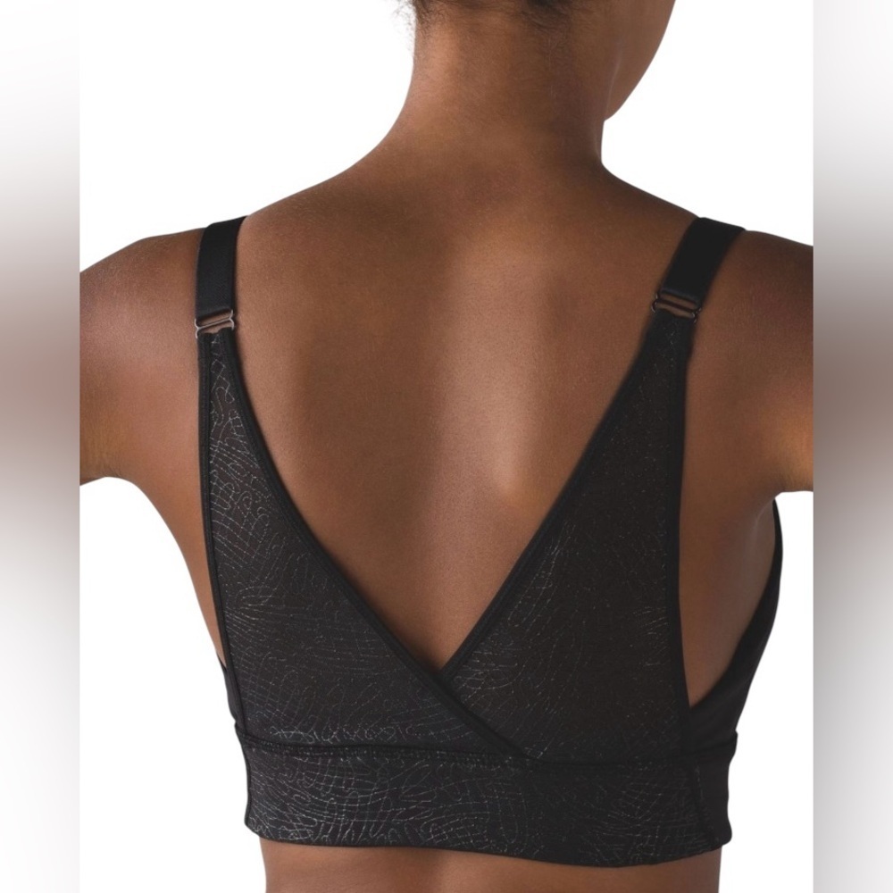 Lululemon sweat wicking four way stretch infinite motion bra black Sz 8